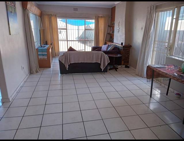 3 BEDROOM HOUSE FOR SALE IN CROYDON